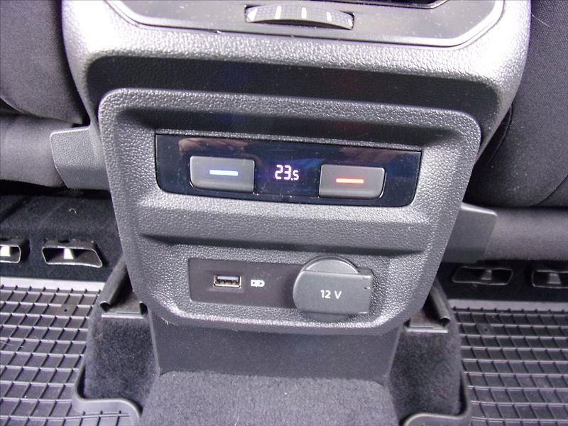 Volkswagen Tiguan 2,0 TSI R-Line 4Motion DSG - fotka 12 z 30
