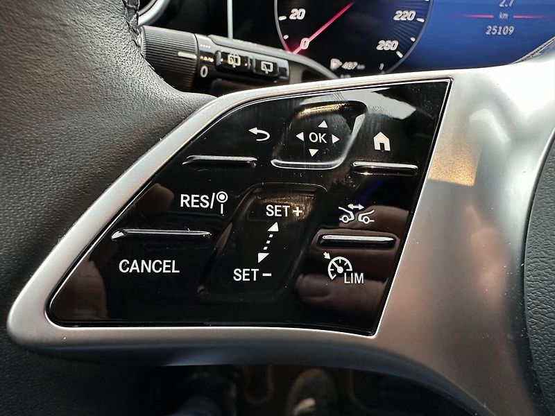 Mercedes-Benz GLC (2023) 300de 4MATIC - fotka 19 z 27