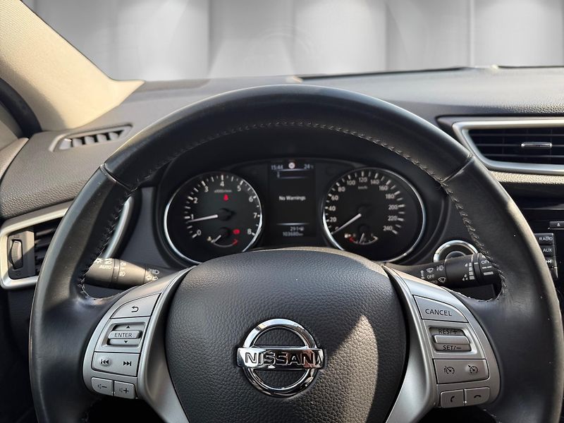 Nissan Qashqai (2015) 1,6 DiG-T 120 kW N-Connecta - fotka 16 z 25