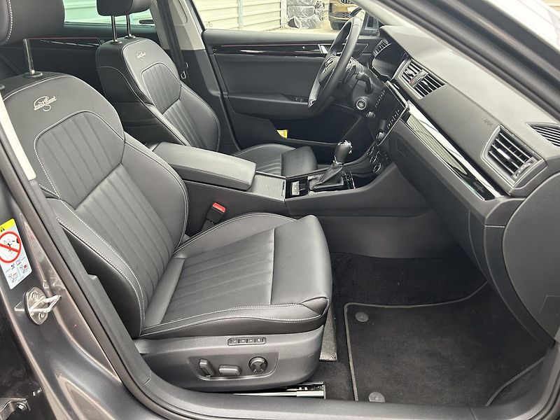 Škoda Superb 2.0 TDI L & K - fotka 33 z 35