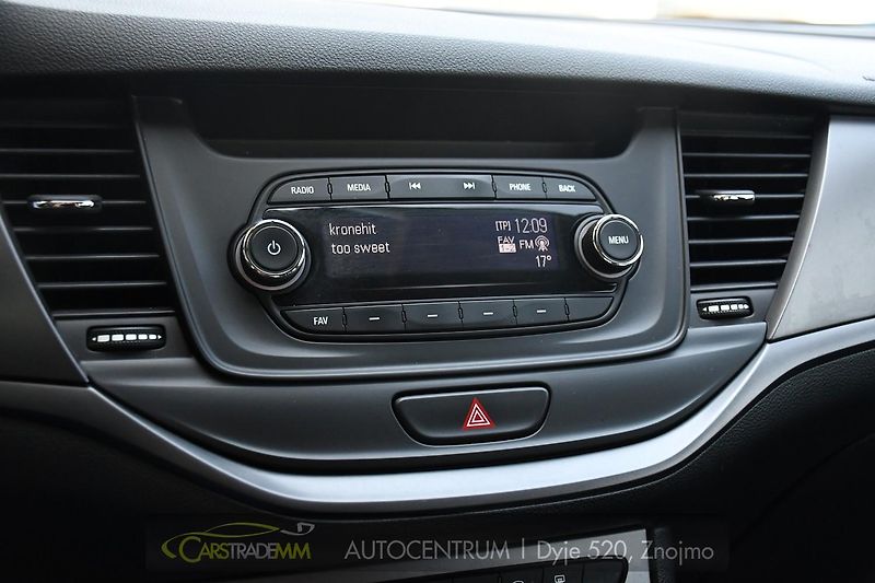 Opel Astra 1.6CDTi CARPLY NAVI - fotka 27 z 40