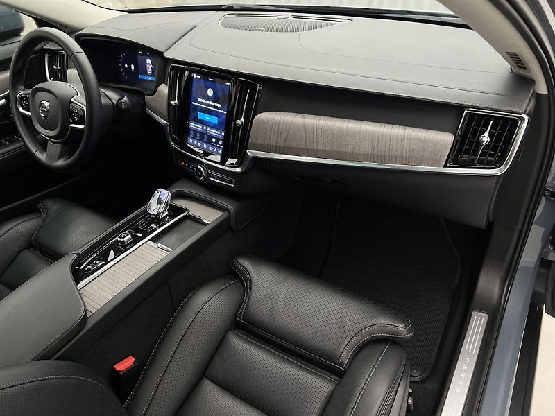 Volvo V90 CC B4 AWD PLUS AUT - fotka 24 z 45