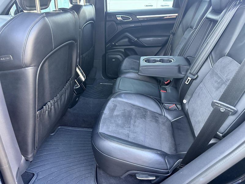 Porsche Cayenne 3.0 D Platinum Edition - fotka 30 z 42