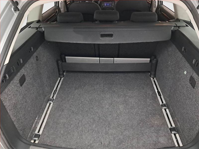 Škoda Superb (2010) 1.4 TSI, Navi, Xenony - fotka 13 z 23