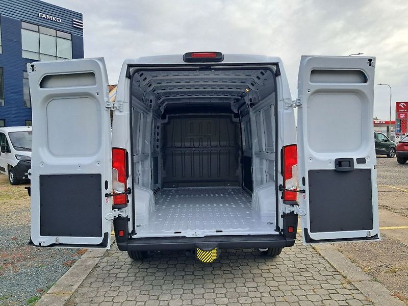 Peugeot Boxer Furgon 3500 L3H2 BlueHDi 180k - fotka 12 z 17