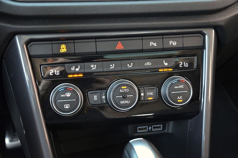 Volkswagen T-Roc (2020) 2.0 TDi DSG iQ.Drive Webasto - fotka 30 z 44