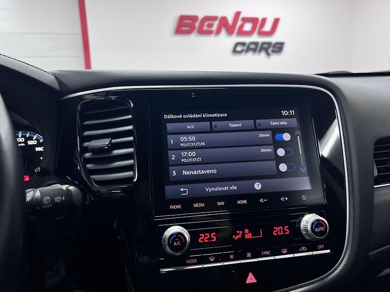 Mitsubishi Outlander 2.4 PHEV 165 kW, 4x4, 2020 - fotka 33 z 38