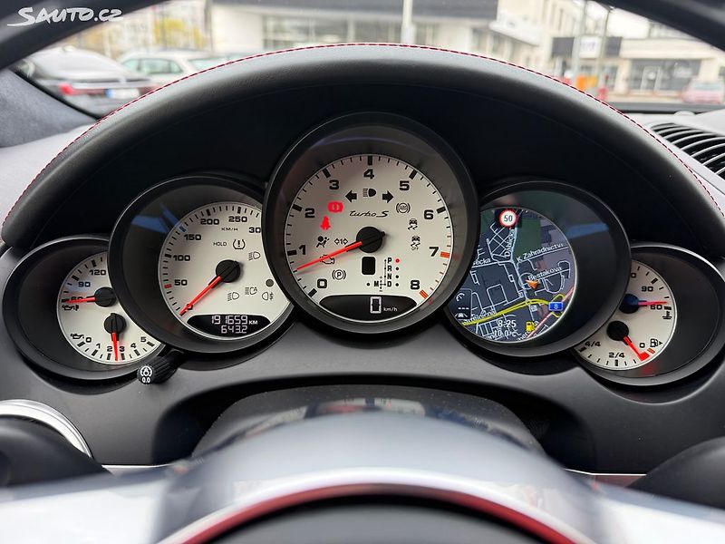 Porsche Cayenne Turbo S - fotka 23 z 44