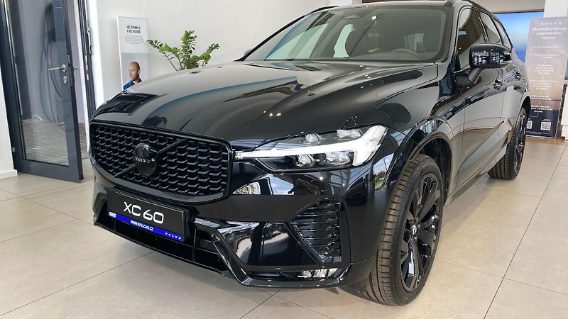 Volvo XC60 (2026) PLUS BLACK EDITION, B5 AWD, 18 - fotka 4 z 14