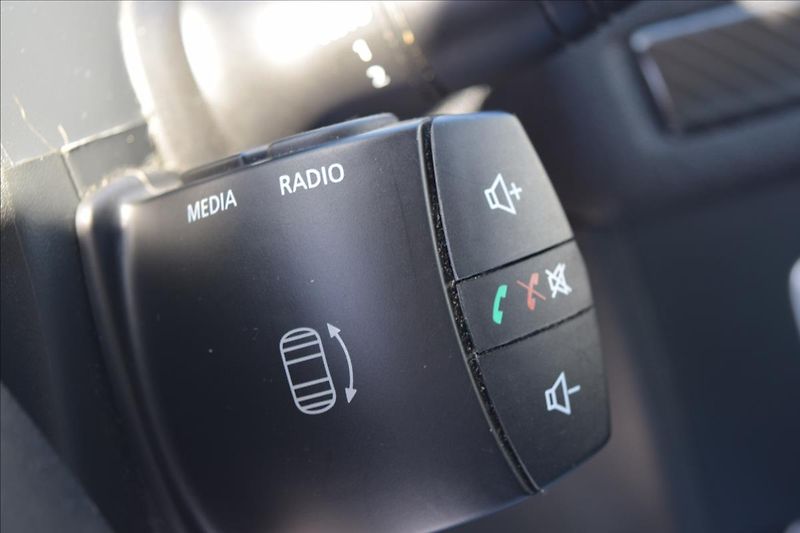 Renault Mégane 1,5 DCI 81KW PO SERVISE TAŽNÉ - fotka 36 z 47