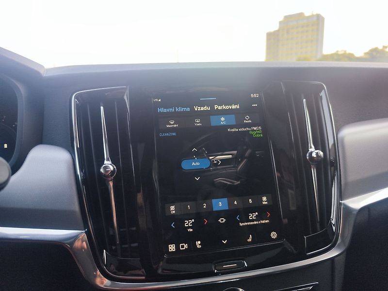 Volvo V90 B5 2.0/184kW Momentum Pro - fotka 23 z 39