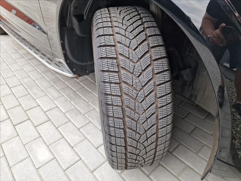 Volvo XC60 B4 145kW AWD Momentum Pro,ČR - fotka 44 z 50