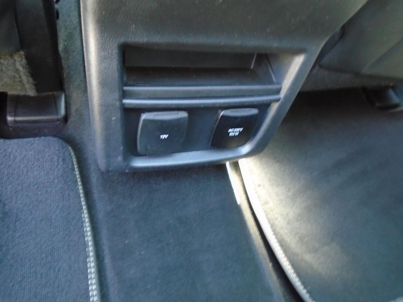 Ford S-MAX 2.0 EcoBlue 140kW 8AT Vignale - fotka 21 z 49
