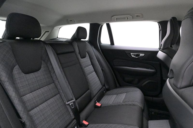 Volvo V60 Recharge T6 AWD Core Bright - fotka 18 z 22