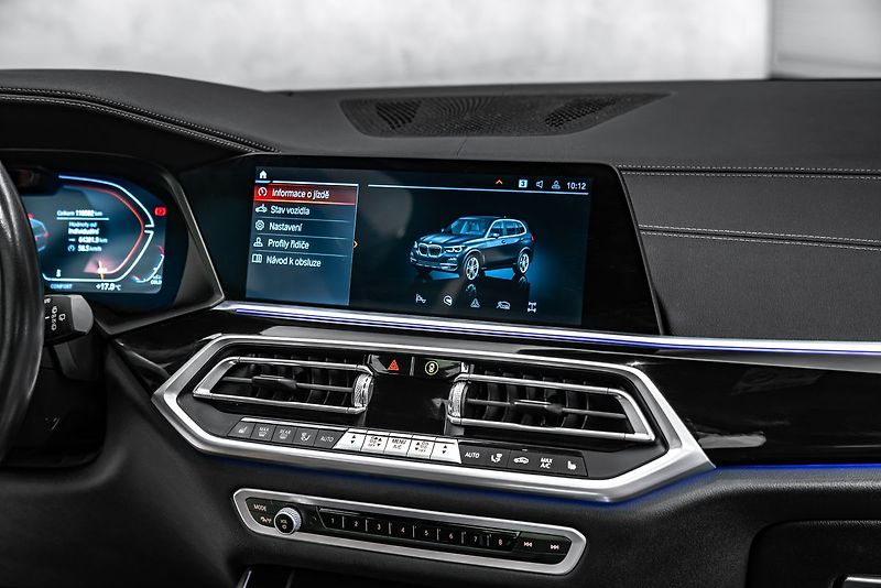 BMW X5 30d xDrive X-line, panorama - fotka 15 z 21