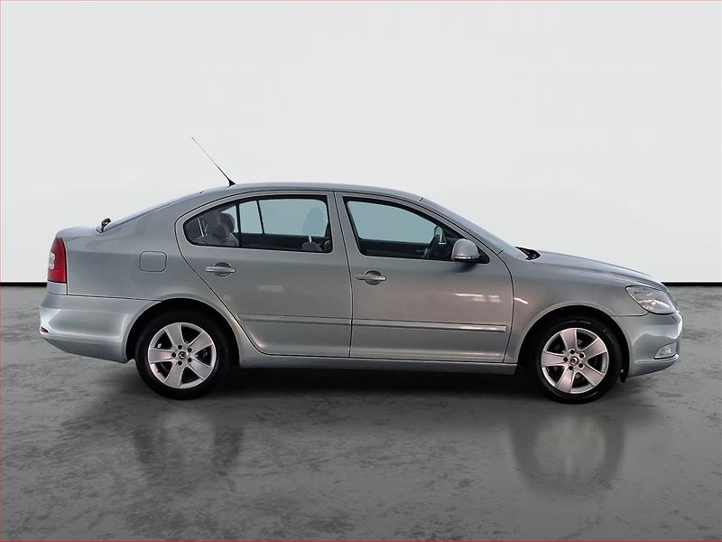 Škoda Octavia (2009) 1.9 TDI, nová STK - fotka 6 z 16