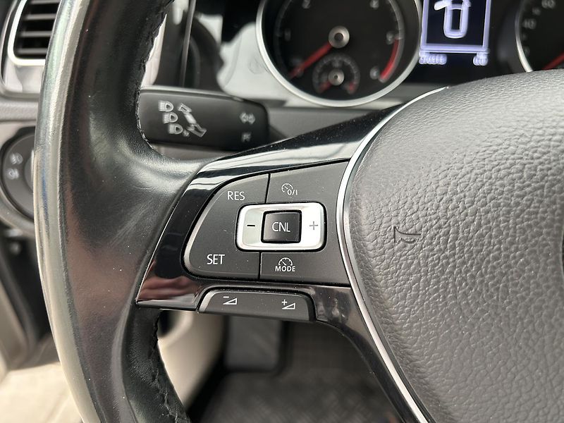 Volkswagen Golf 1.6 TDI Highline - fotka 10 z 21