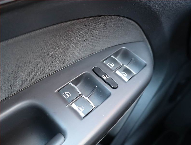 Volkswagen Touran (2013) 1.6 TDI, Automat, Navi - fotka 18 z 18