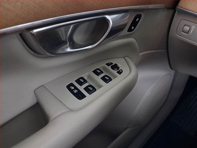 Volvo XC90 (2018) D5 AWD Polestar - fotka 20 z 26