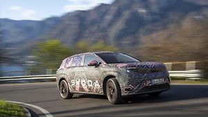 Škoda Peaq ani v zatáčkách nepůsobí vůbec těžkopádně.