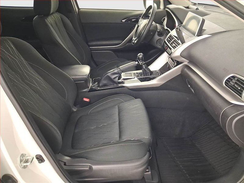 Mitsubishi Eclipse Cross (2018) Intense 1.5 T-MIVEC - fotka 9 z 17