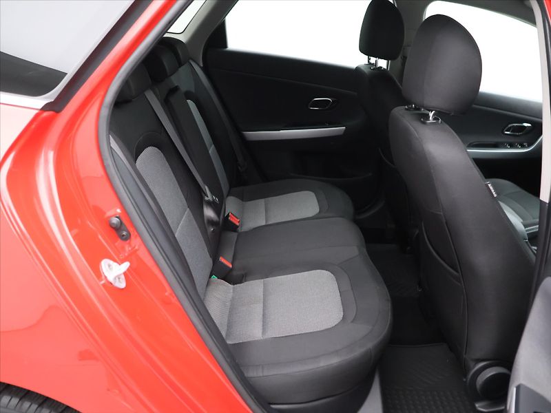Kia Ceed 1,6 CRDI 100kW CZ Comfort Navi - fotka 13 z 30