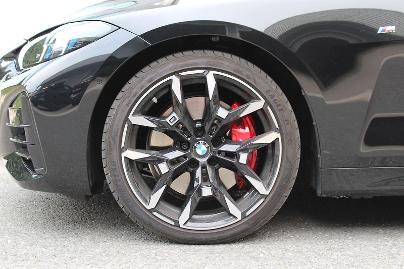 BMW Řada 4 M440i xDrive Convertible - fotka 6 z 23