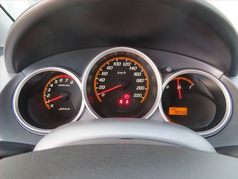 Honda Jazz (2008) 1.4 i-DSI, v provozu - fotka 11 z 18