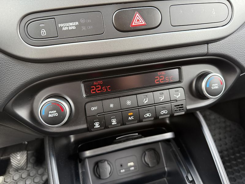 Kia Carens 1.6 GDI 99kW Comfort - fotka 17 z 18