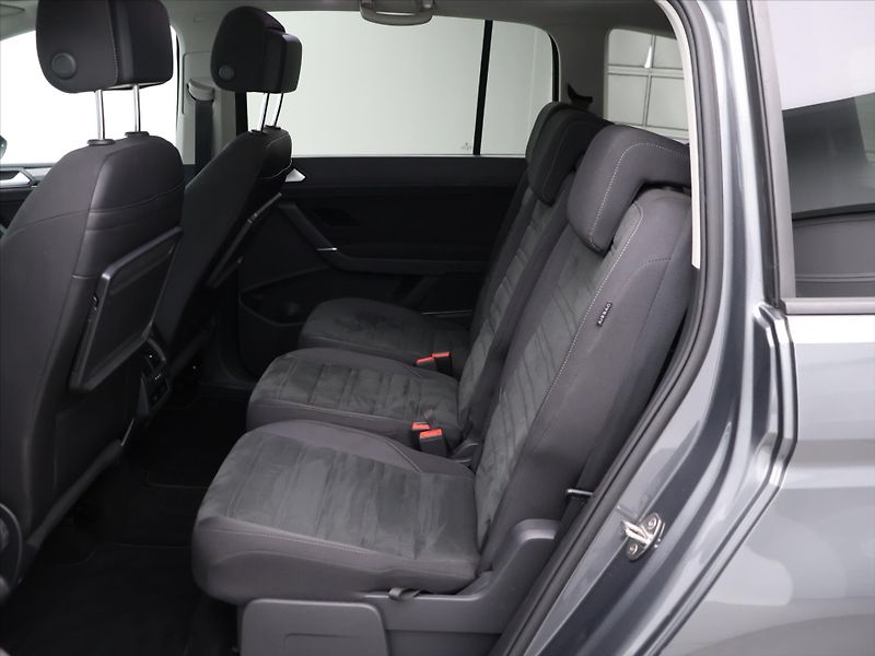 Volkswagen Touran 2,0 TDI DSG Parorama Navi - fotka 13 z 28