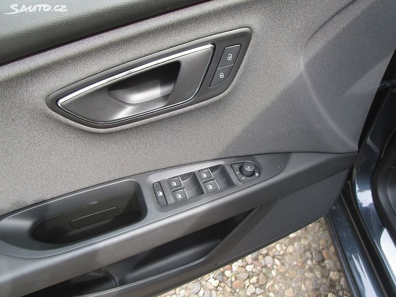 Seat Leon 1,5TSI-DSG-110KW-NOVÝ OLEJ - fotka 24 z 26