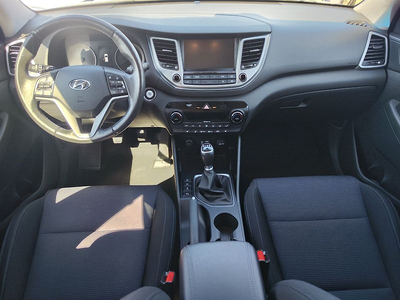 Hyundai Tucson 2.0 CRDi/100kW Style 4x4 - fotka 14 z 36