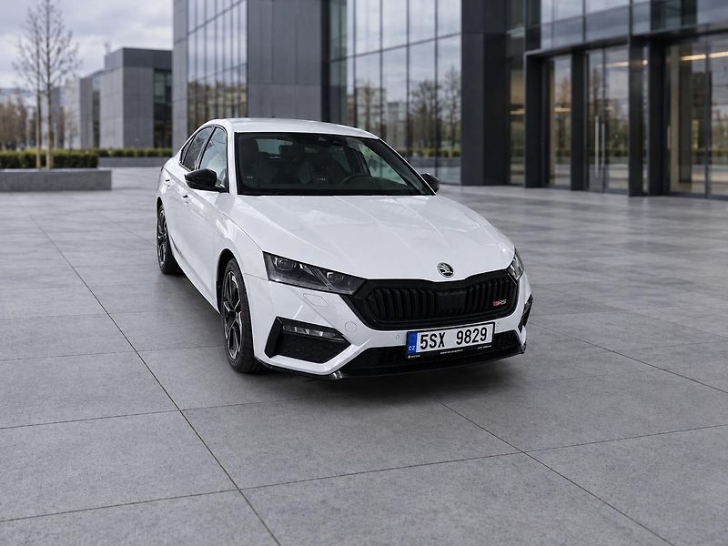 Škoda Octavia (2022) RS 2.0 TFSI 180 KW - fotka 2 z 17