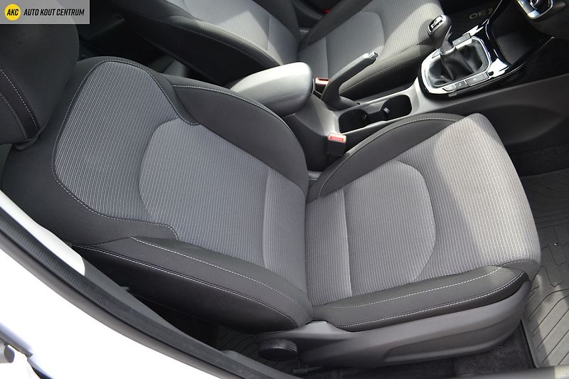 Hyundai i30 WG 1,5I MT SMART FAMILY NAVI - fotka 12 z 45