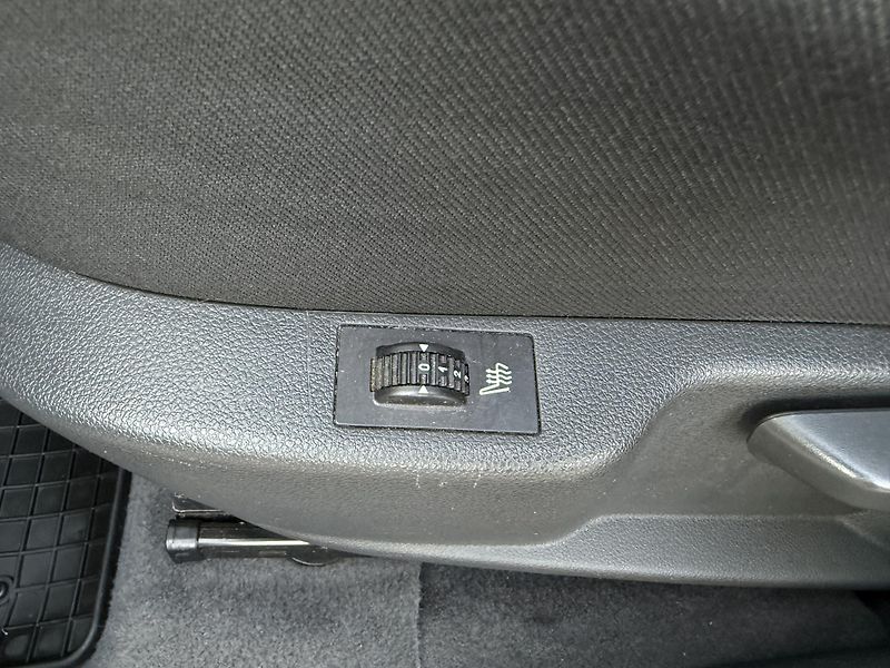 Peugeot 5008 2.0HDi 110kW Navi Panorama - fotka 17 z 20