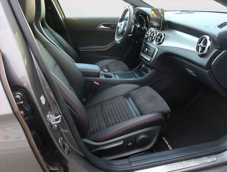 Mercedes-Benz GLA (2018) AMG line 220 4MATIC - fotka 9 z 23