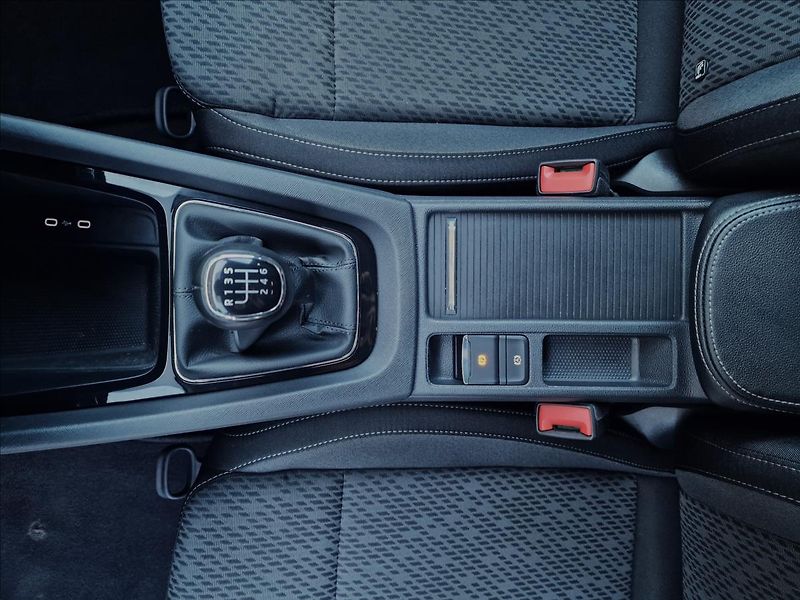 Škoda Octavia 2.0 TDI Style Combi,ČR,1.Maj. - fotka 36 z 49