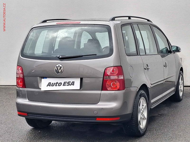 Volkswagen Touran (2007) 1.4 i, Xenon, webasto - fotka 4 z 17
