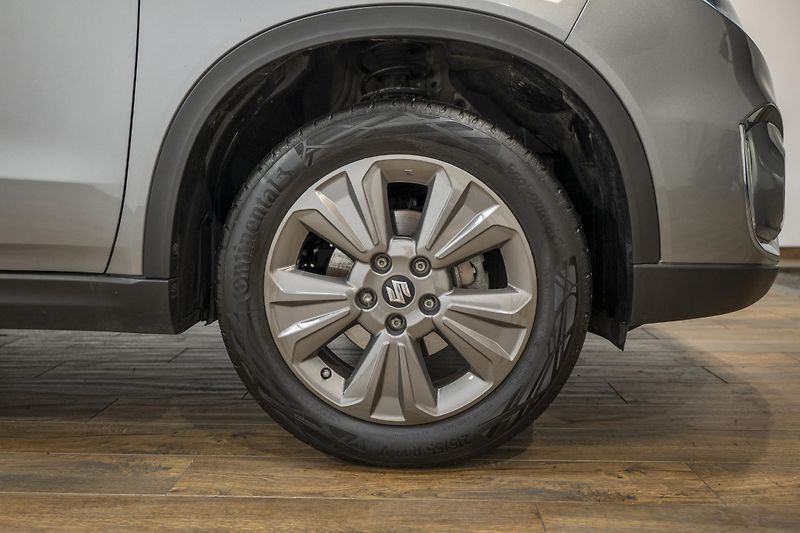 Suzuki Vitara (2023) Hybrid 1.4 95 kW - fotka 32 z 34