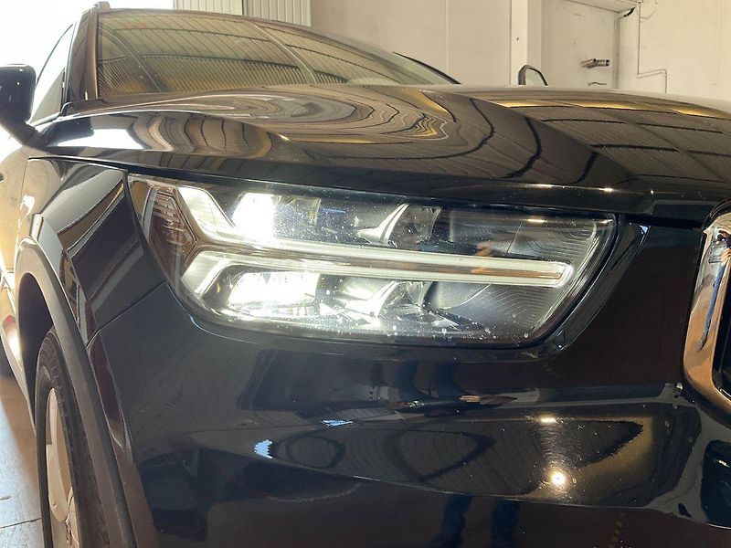 Volvo XC40 (2021) 1.5 T2 Momentum   2WD automat - fotka 17 z 18
