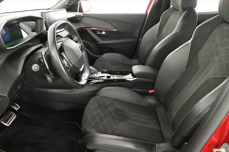 Peugeot 2008 (2021) GT 1.2 PureTech, Automat - fotka 7 z 15