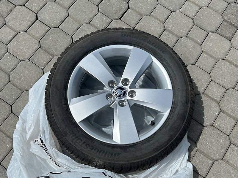 Škoda Scala Top Selection 7DSG 1,0TSI - fotka 24 z 24