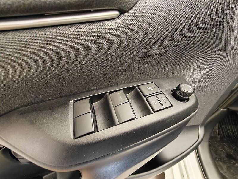 Toyota Yaris 1.5 Hybrid e-CVT Style - fotka 19 z 35
