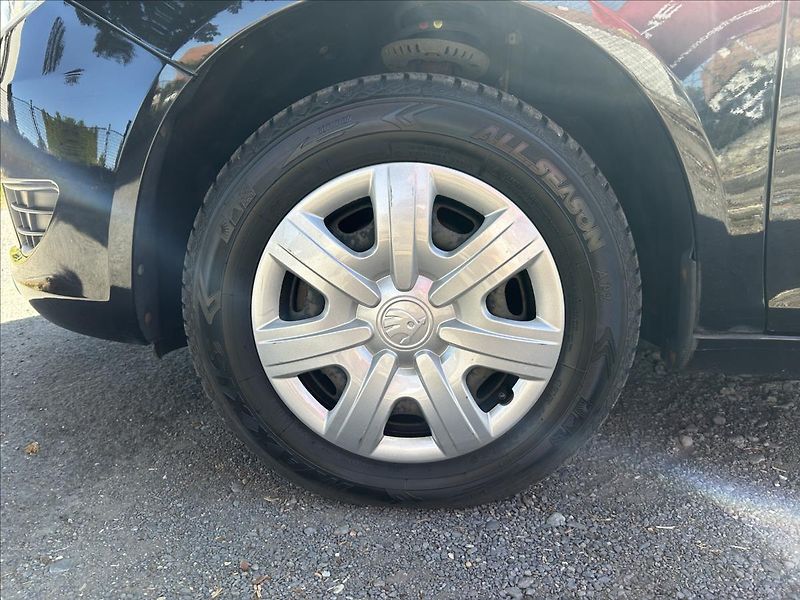 Škoda Roomster 1,2 TSi,Tažné,Nová STK,klima - fotka 42 z 49