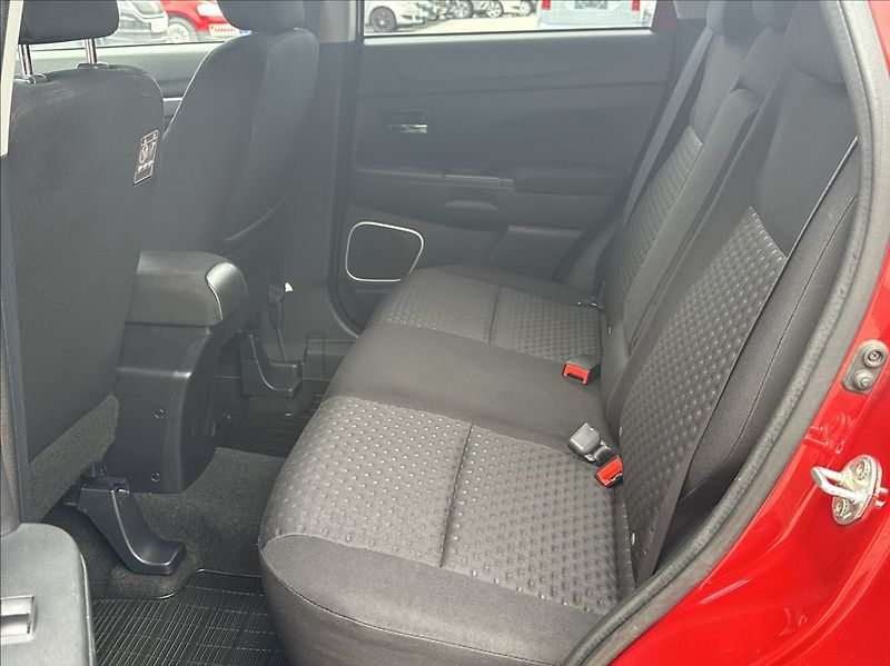 Mitsubishi ASX 1,8 DI-D 150PS  Intense 4x4 - fotka 14 z 48