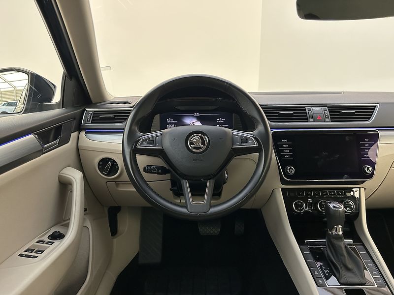 Škoda Superb 2.0 TDI Style - fotka 30 z 30