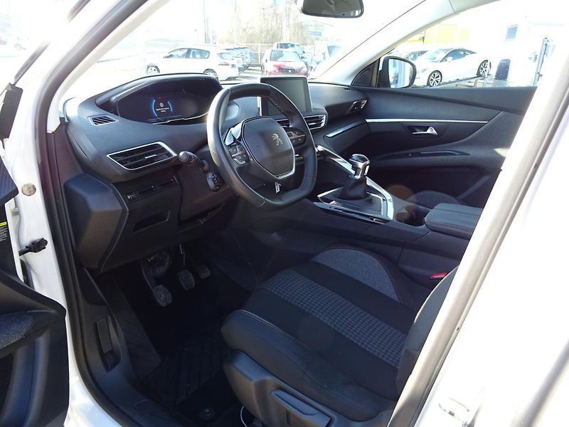Peugeot 3008 (2017) ACTIVE 1.6 BlueHDi 120k MAN6 - fotka 20 z 47