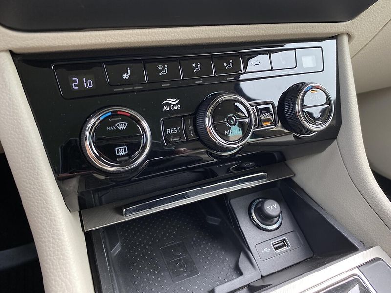 Škoda Superb 2,0 TDI 110 kW Style DSG - fotka 23 z 28