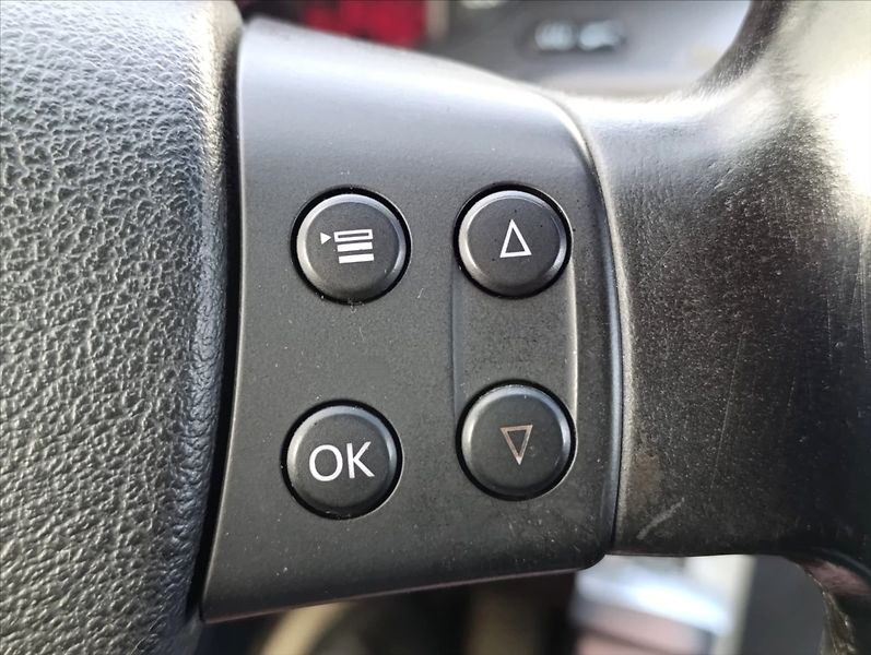 Volkswagen Passat 2,0 TDi Kůže Navigace Tažné - fotka 30 z 37