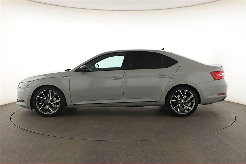 Škoda Superb (2017) Sportline 2.0 TSI, Automat - fotka 3 z 20